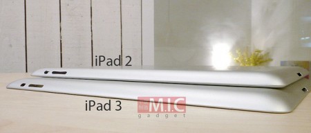 Fotografie srovnání velikostí iPad 2 a iPad 3 s uniklým casem z čínské továrny, foto: TechCrunch
